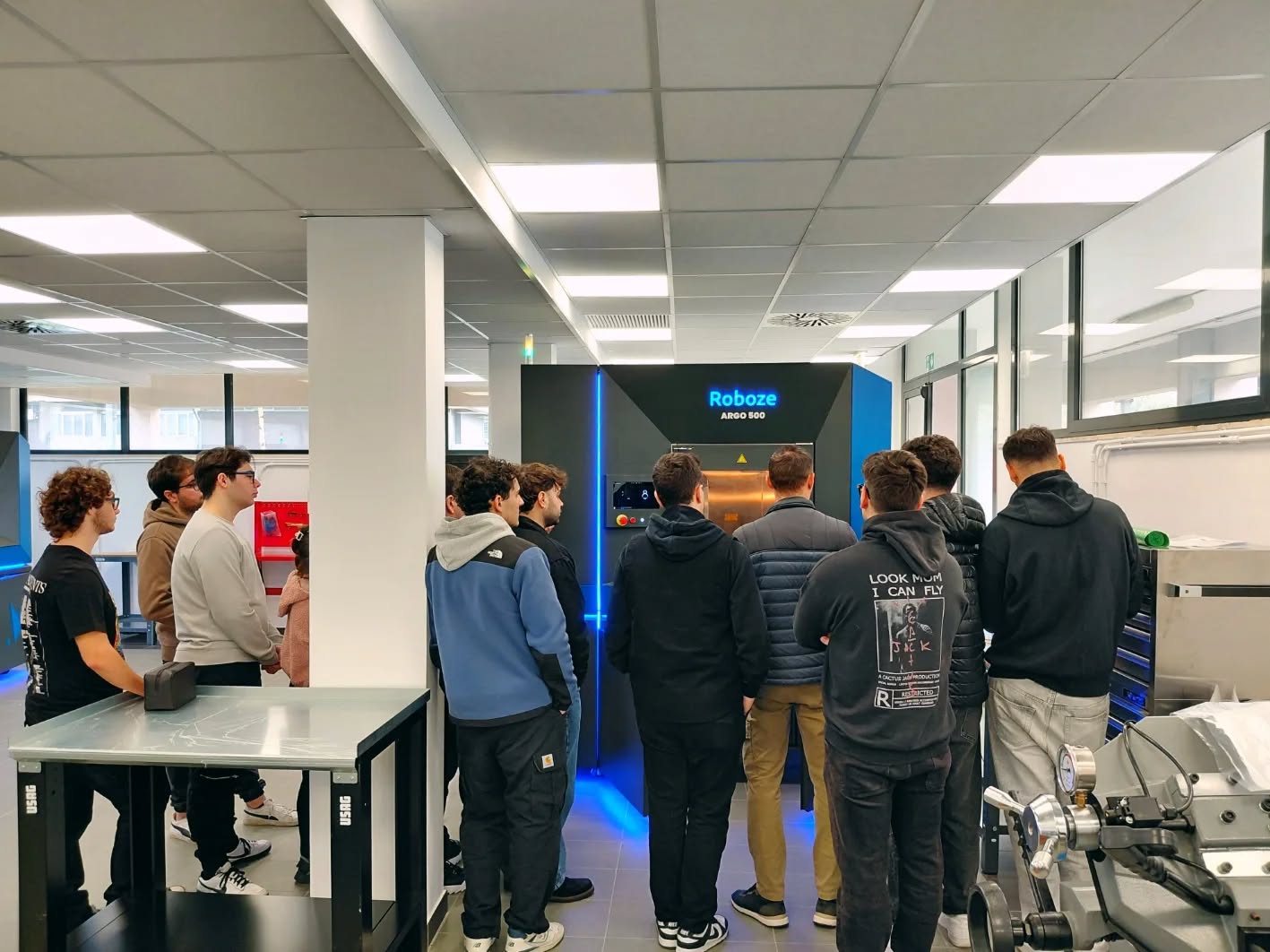 Studenti che seguono il laboratorio Its di Additive manufacturing